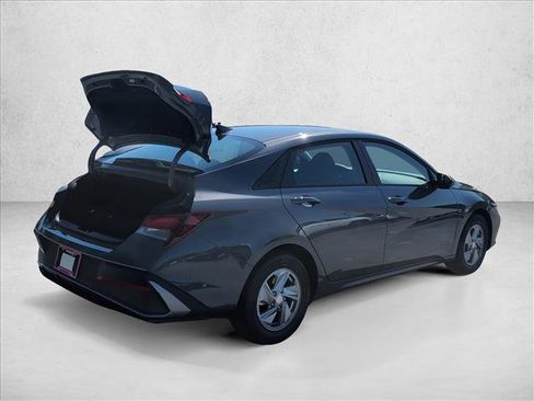 New 2026 Hyundai Elantra SE FWD image 2