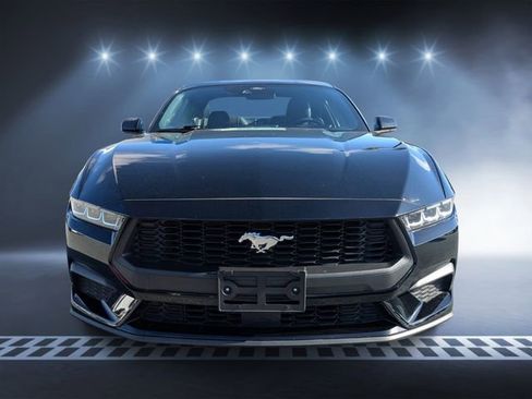 Used 2024 Ford Mustang Coupe image 7