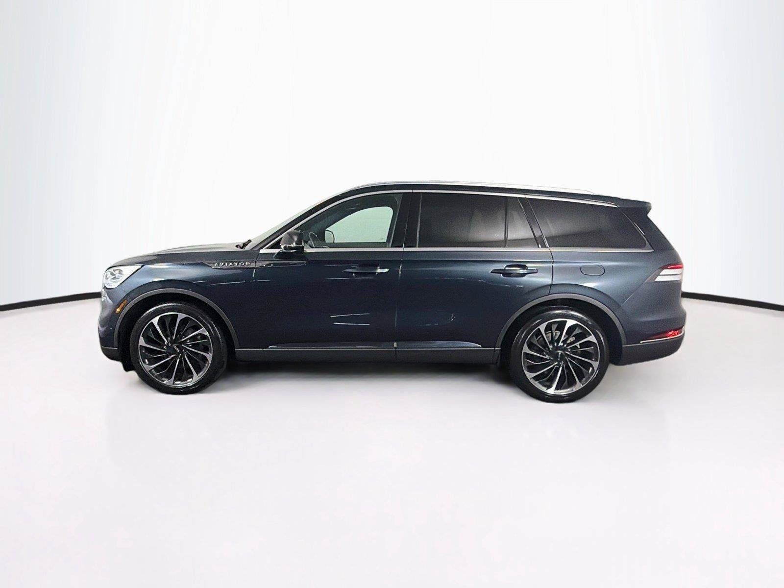 Used 2023 Lincoln Aviator Reserve w/ Equipment Group 201A AWD/4WD image 8