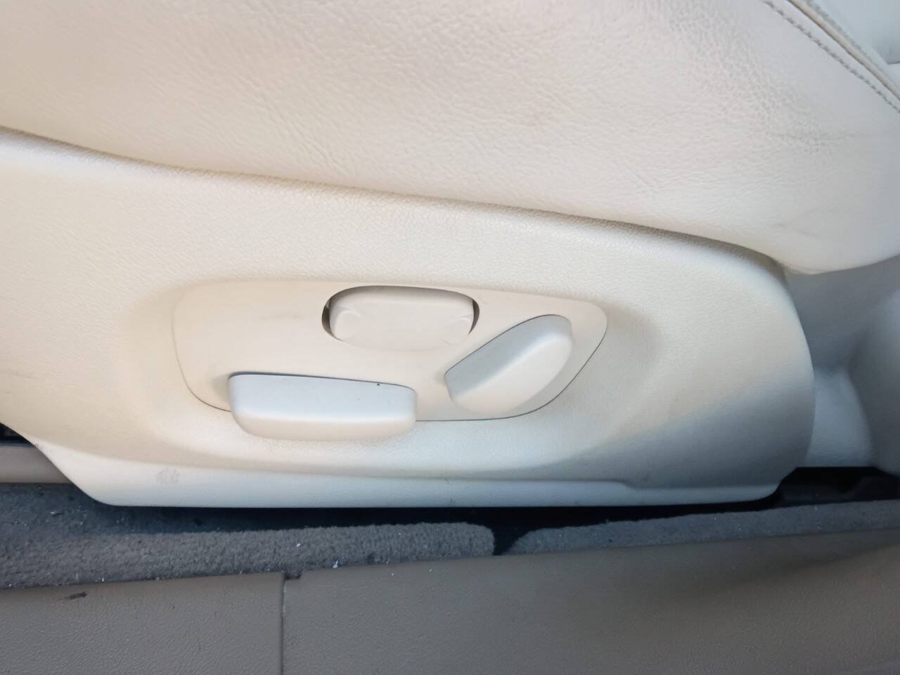 Used 2004 Jaguar XJ8 RWD image 14