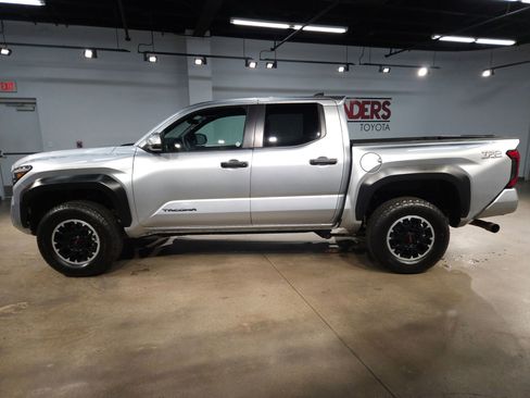 Used 2024 Toyota Tacoma TRD Off-Road AWD/4WD image 4