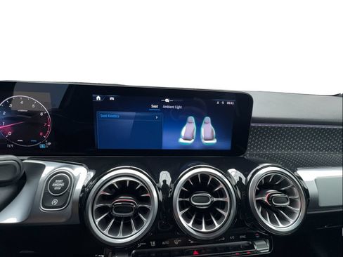 Used 2025 Mercedes-Benz GLB 250 4MATIC image 42