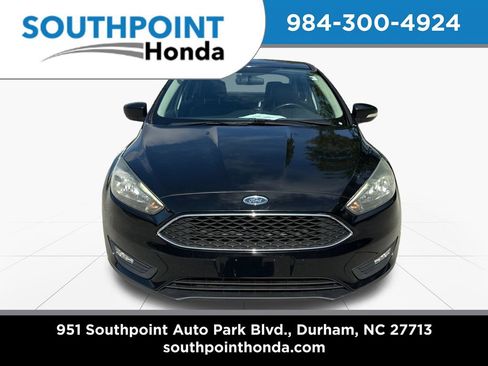 Used 2016 Ford Focus SE w/ Equipment Group 201A FWD image 2