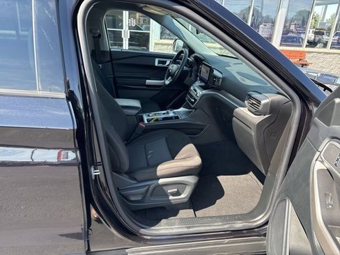 Used 2023 Ford Explorer XLT image 5