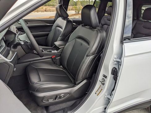 New 2026 Jeep Grand Cherokee Limited w/ Limited Altitude Package RWD image 34