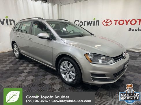 Used 2017 Volkswagen Golf S image 1
