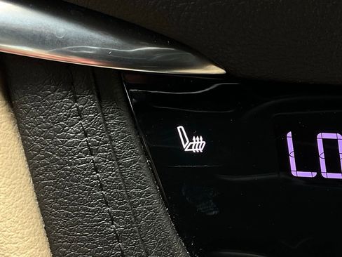 Used 2018 Cadillac XT5 Luxury w/ Driver Awareness Package image 30