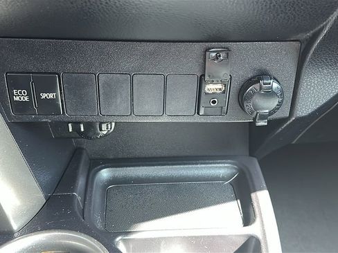 Used 2015 Toyota RAV4 XLE FWD image 26