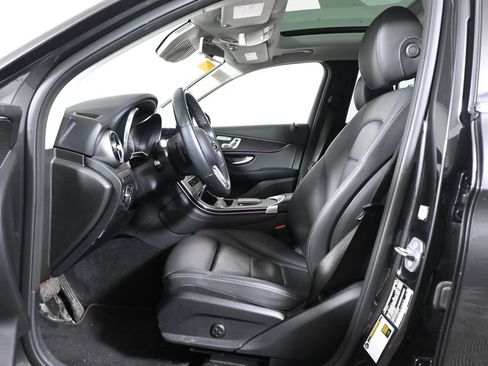 Used 2020 Mercedes-Benz GLC 300 4MATIC image 3