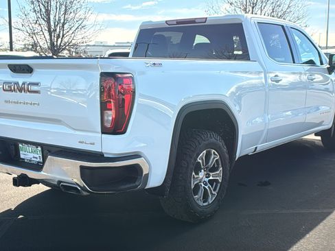 Used 2023 GMC Sierra 1500 SLE image 3