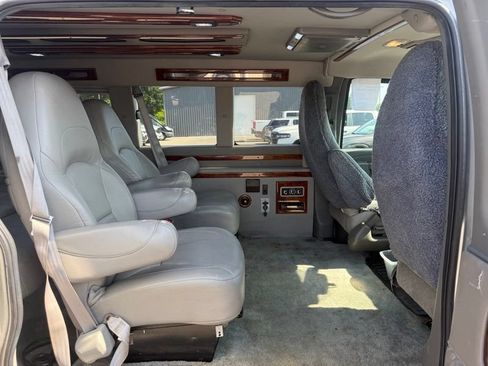 Used 2017 GMC Savana 2500 RWD image 11