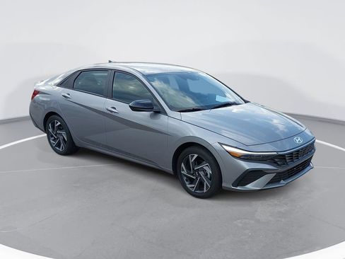 Certified 2025 Hyundai Elantra Sport FWD image 3