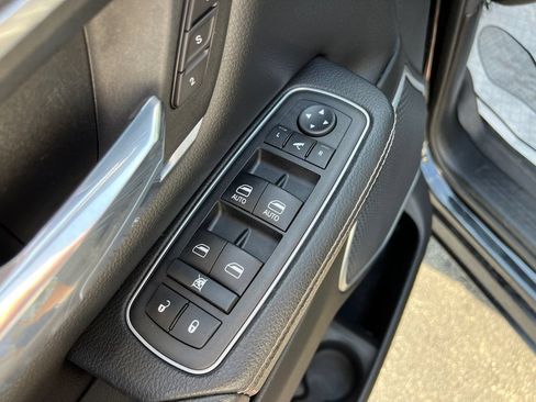 Used 2023 RAM 1500 Laramie AWD/4WD image 22