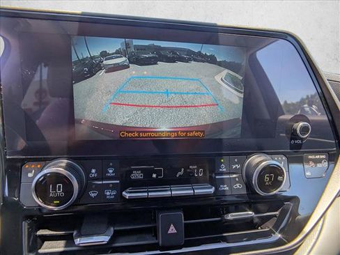 Used 2023 Toyota Highlander XLE FWD image 14