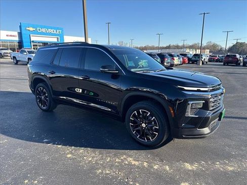 Used 2025 Chevrolet Traverse LT w/ Sun and Wheel Package image 4