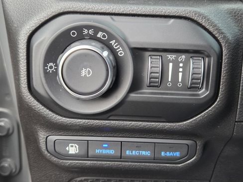 Used 2021 Jeep Wrangler Unlimited Sahara w/ Cold Weather Group image 32