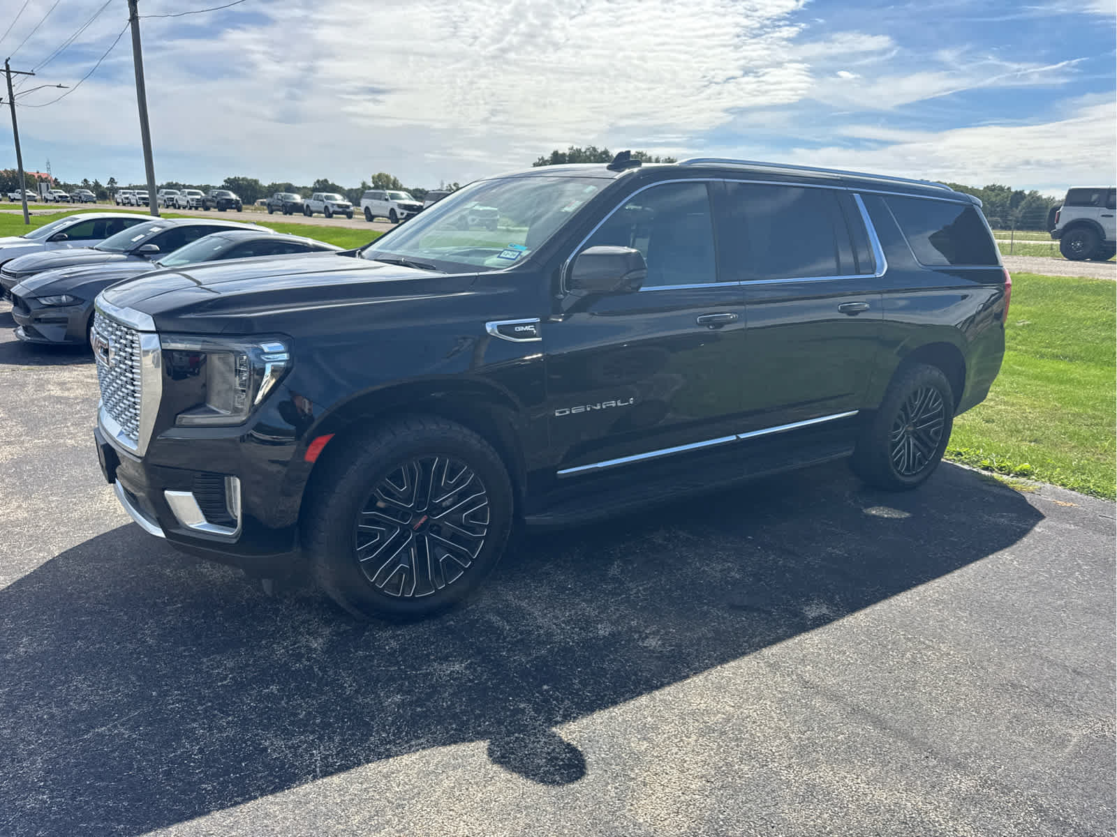 Used 2021 GMC Yukon XL Denali RWD image 2