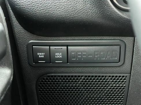 Used 2017 Jeep Wrangler Unlimited Rubicon w/ Connectivity Group image 22