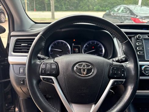 Used 2019 Toyota Highlander XLE AWD/4WD image 15