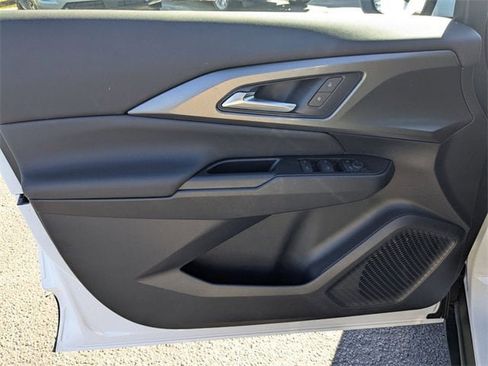 New 2026 Chevrolet Equinox EV LT image 11