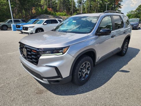 New 2025 Honda Pilot TrailSport image 2