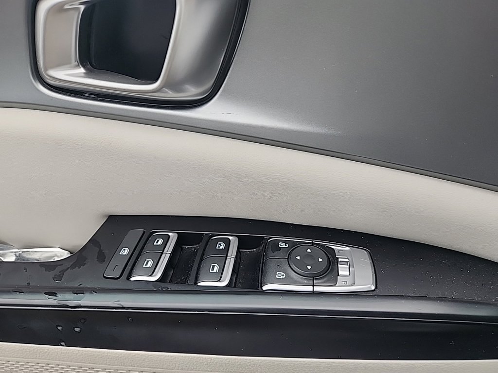 Certified 2023 Kia Carnival LX FWD image 26