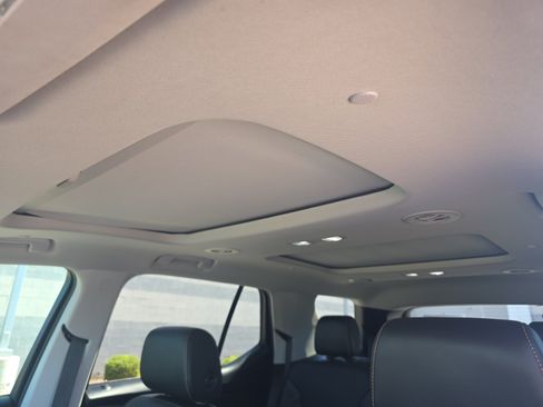 Used 2020 Chevrolet Traverse Premier FWD image 33