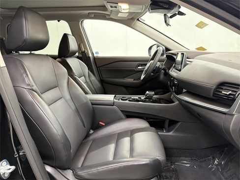 Certified 2022 Nissan Rogue SV w/ SV Premium Package image 20