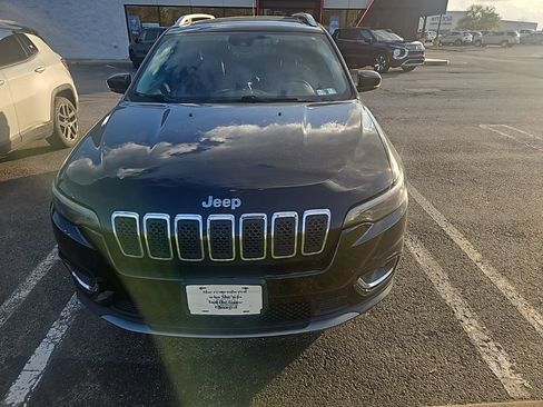 Used 2019 Jeep Cherokee Limited w/ Luxury Group image 3