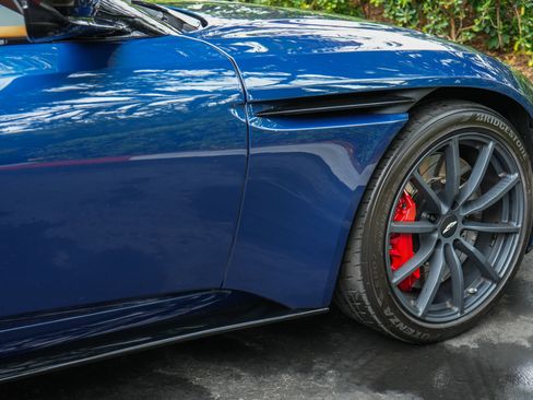 Used 2023 Aston Martin DB11 Volante RWD image 11