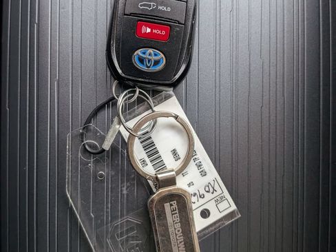 Used 2025 Toyota Sienna XLE w/ XLE Plus Package FWD image 33