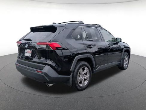 Used 2022 Toyota RAV4 XLE w/ Convenience Package AWD/4WD image 6