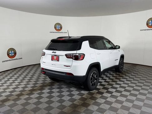 Used 2025 Jeep Compass Trailhawk AWD/4WD image 19