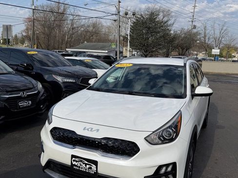 Used 2022 Kia Niro LXS image 3