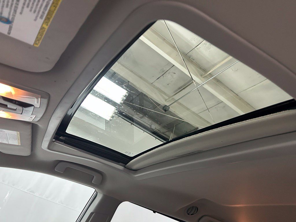 Used 2017 Toyota Sienna XLE w/ XLE Navigation Package FWD image 18