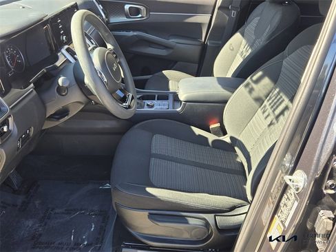Used 2023 Kia Sorento LX image 11