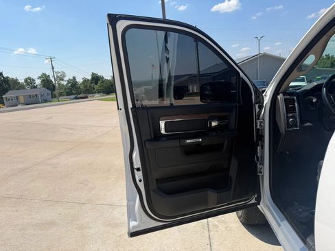 Used 2018 RAM 1500 Laramie w/ Convenience Group AWD/4WD image 13