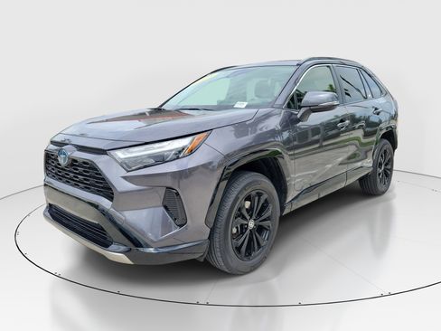 Certified 2024 Toyota RAV4 SE AWD/4WD image 3