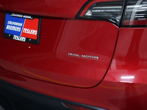 Used 2023 Tesla Model Y Performance image 6