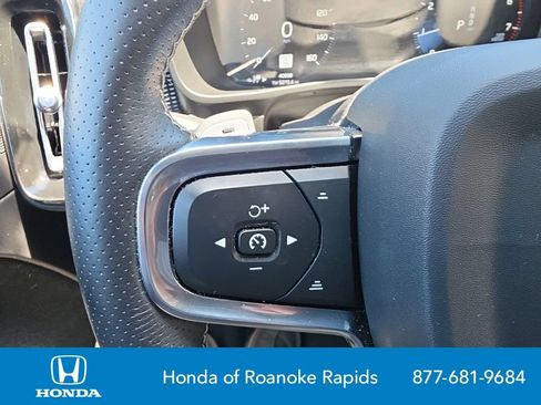 Used 2020 Volvo XC40 T4 R-Design w/ Protection Package Premier FWD image 22