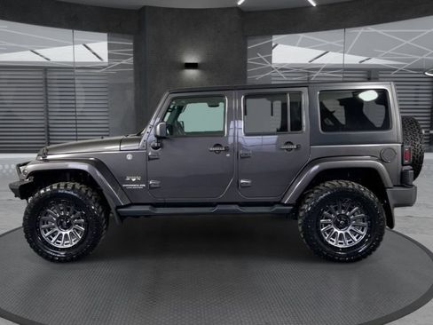 Used 2016 Jeep Wrangler Unlimited Sahara w/ Connectivity Group AWD/4WD image 8