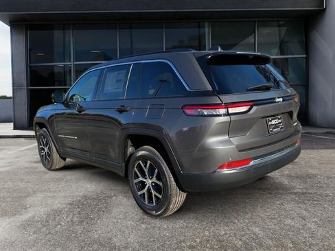 New 2025 Jeep Grand Cherokee Limited w/ Luxury Tech Group II RWD image 4