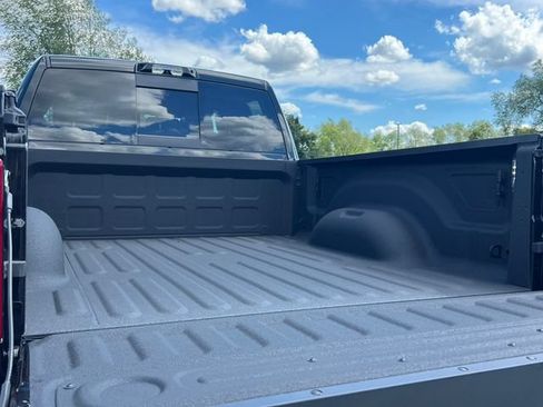 Used 2025 RAM 2500 Laramie AWD/4WD image 10