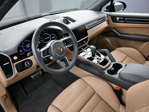 Used 2023 Porsche Cayenne GTS AWD/4WD image 4