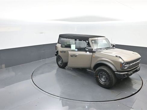 New 2025 Ford Bronco Badlands image 36