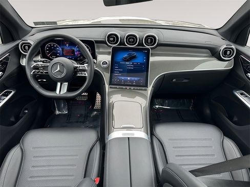 Used 2024 Mercedes-Benz GLC 300 4MATIC image 10