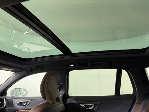 Used 2023 Volvo V60 B5 Cross Country Plus w/ Climate Package image 14