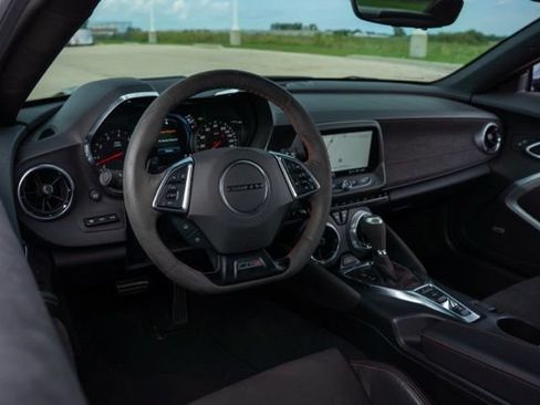 Used 2022 Chevrolet Camaro ZL1 RWD image 13