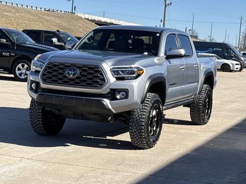 Used 2021 Toyota Tacoma TRD Off-Road image 12
