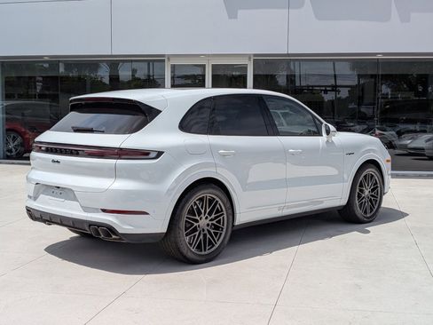 New 2026 Porsche Cayenne Turbo AWD/4WD image 9